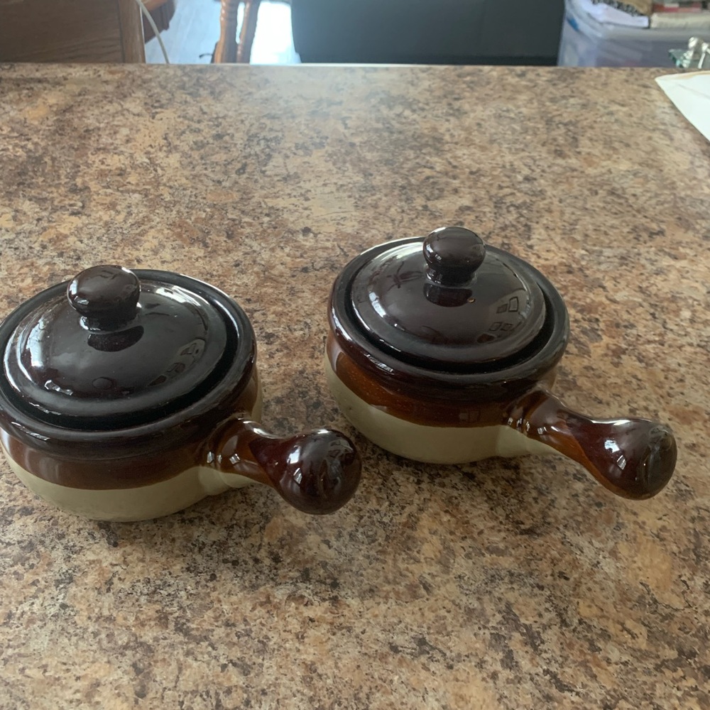 NWOT 2 Vintage Brown & Tan Stoneware French Onion Soup Bowls W/ Handles & Lids